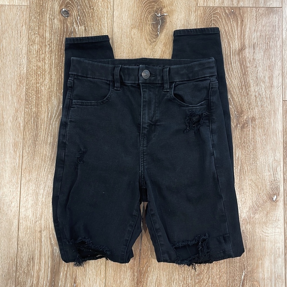 Like New AEO Ripped Jeans